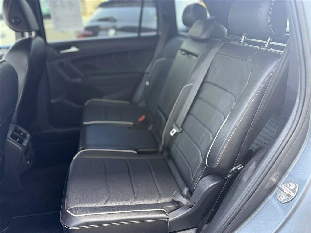 Used 2022 Volkswagen Tiguan SEL R-Line AWD/4WD image 28