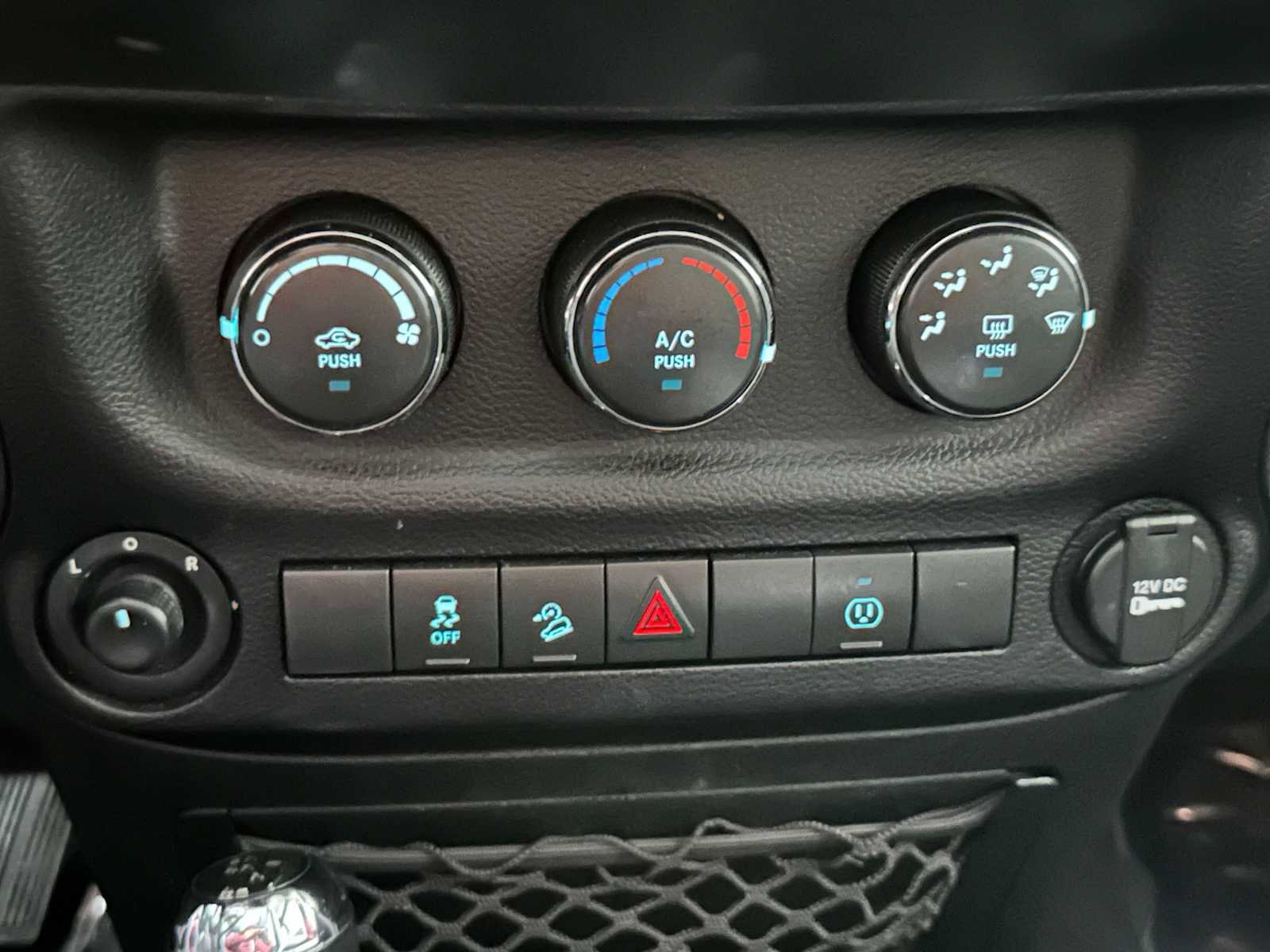 Used 2017 Jeep Wrangler Unlimited Sahara image 14