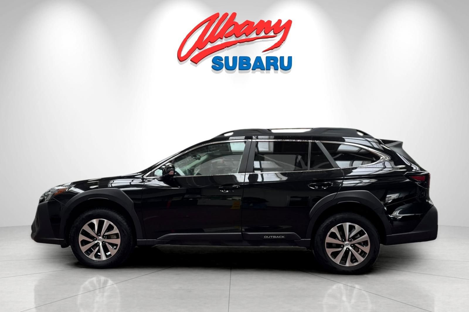 Used 2025 Subaru Outback Premium image 8