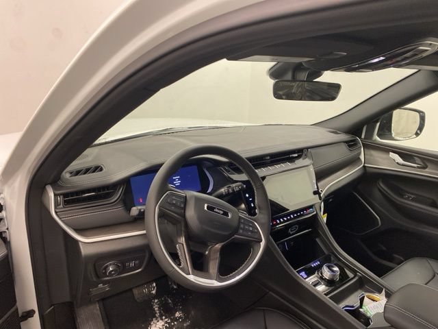 Used 2026 Jeep Grand Cherokee Limited AWD/4WD image 7