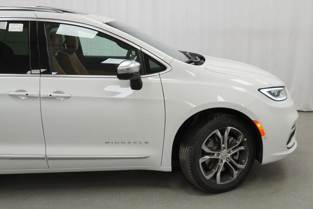New 2026 Chrysler Pacifica Pinnacle image 10
