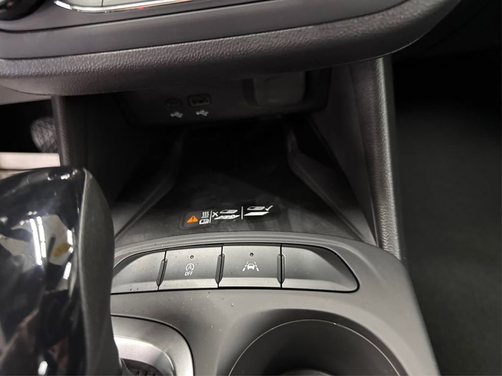 Used 2025 Buick Envista Preferred w/ Convenience I Package image 37