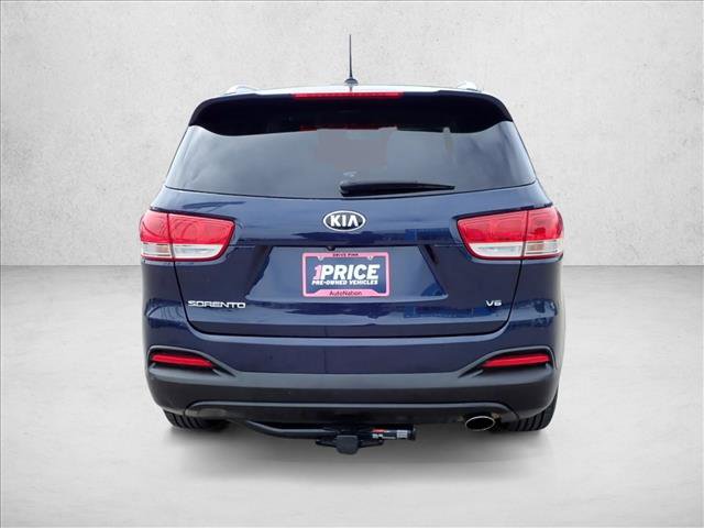 Used 2017 Kia Sorento AWD image 3