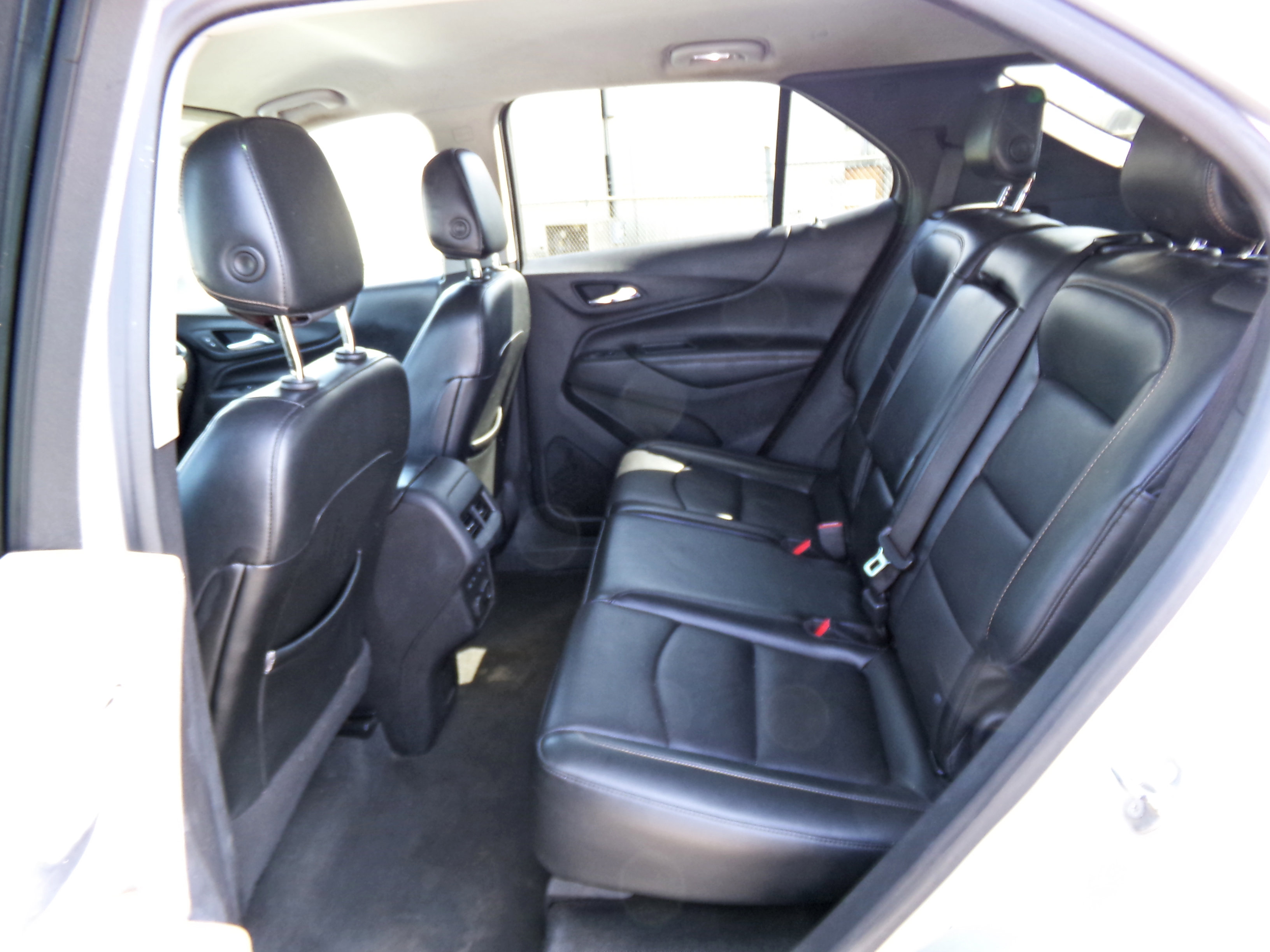Used 2018 Chevrolet Equinox Premier image 12