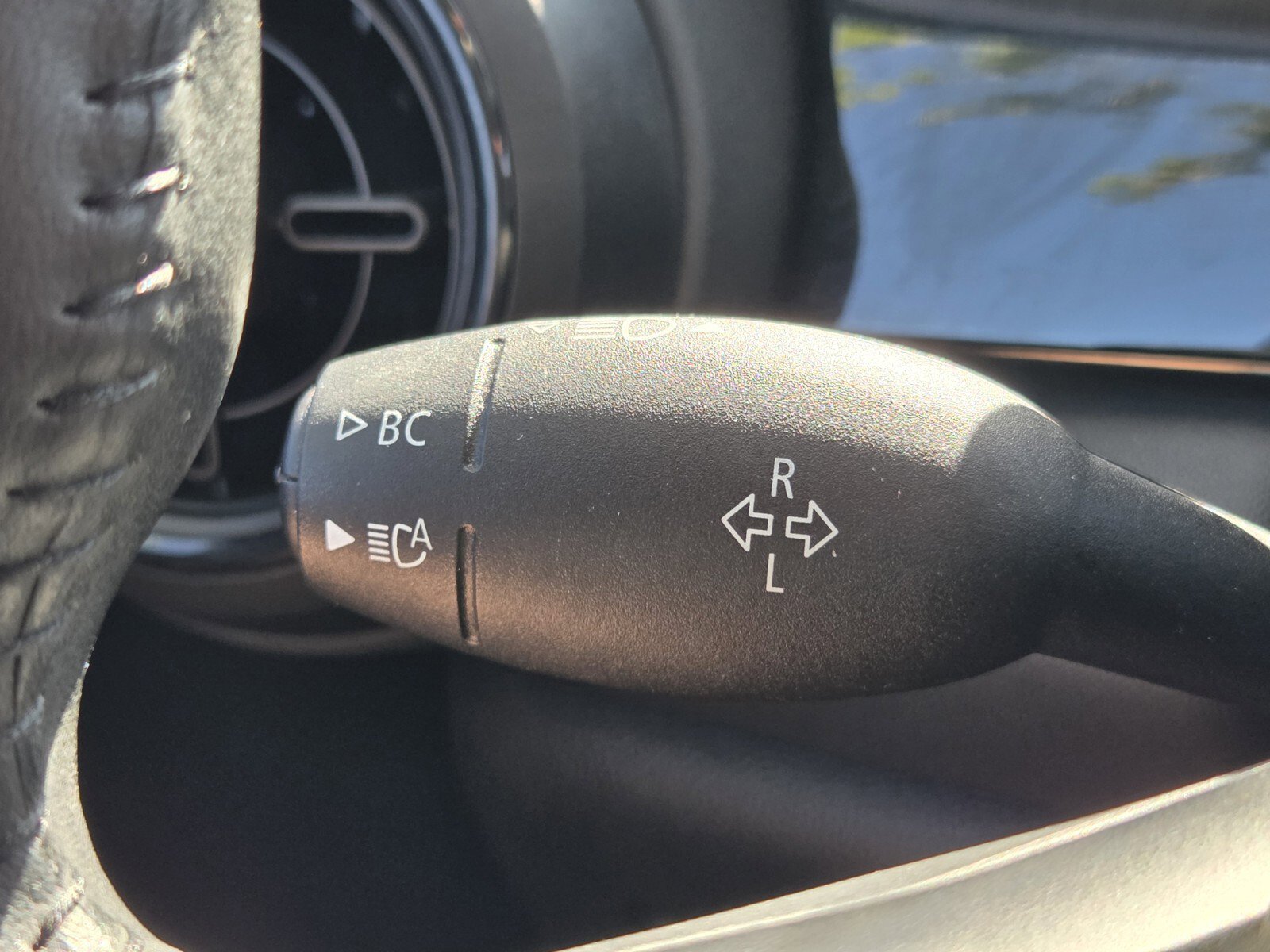 Used 2023 MINI Cooper 2-Door Hardtop image 32