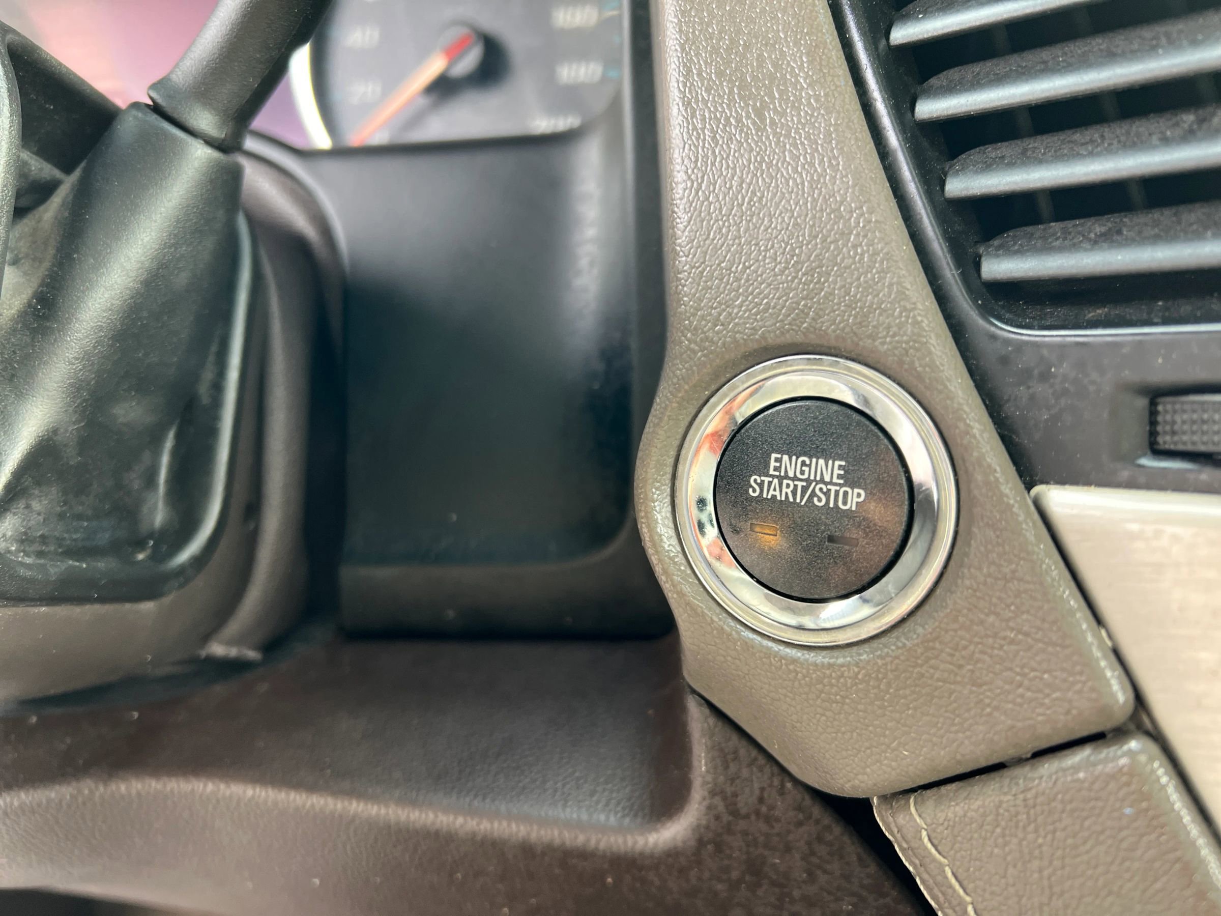 Used 2015 GMC Yukon Denali image 15