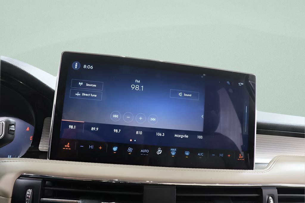 Used 2025 Lincoln Corsair AWD w/ Equipment Group 101A image 13