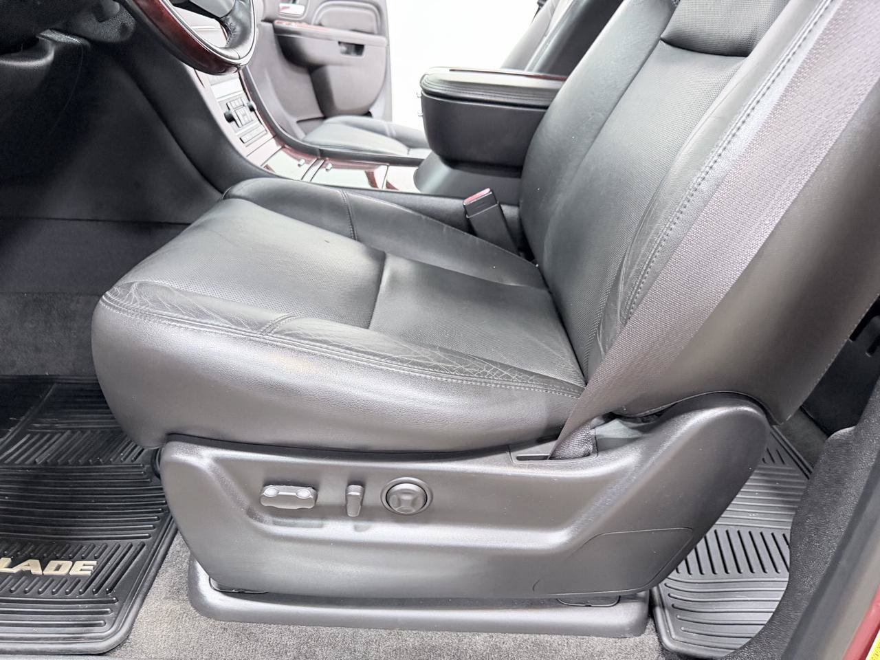 Used 2013 Cadillac Escalade Premium AWD/4WD image 33