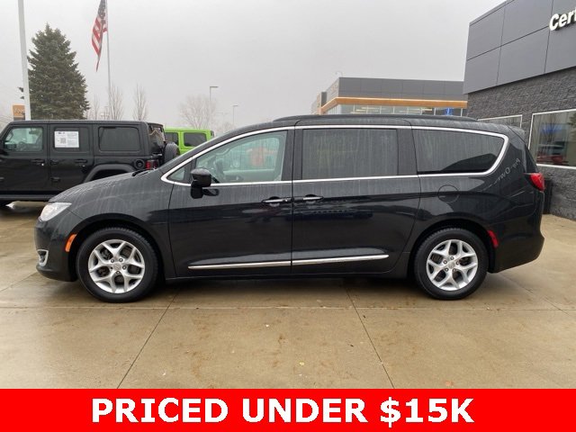 Certified 2017 Chrysler Pacifica Touring-L w/ Tire & Wheel Group image 8