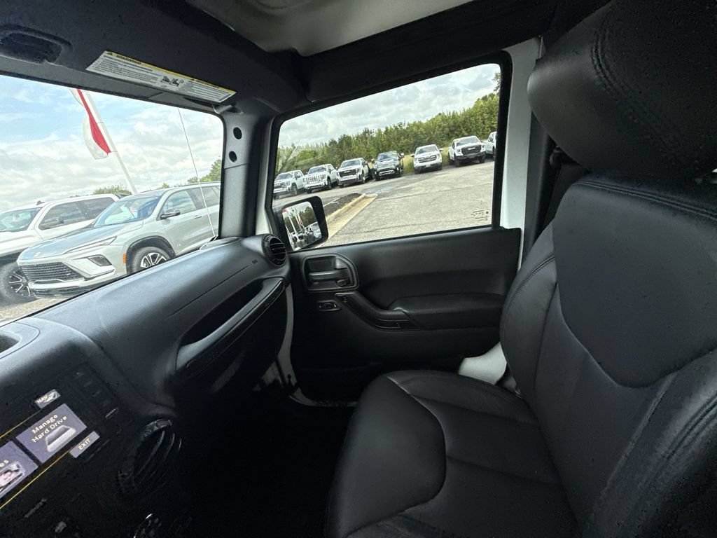 Used 2017 Jeep Wrangler Unlimited Sahara AWD/4WD image 26