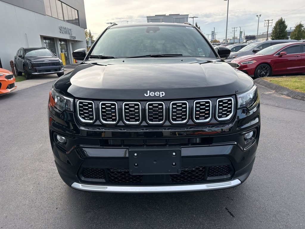 Used 2024 Jeep Compass Limited image 3