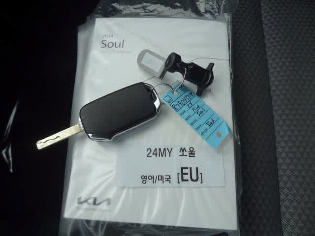 Used 2024 Kia Soul LX w/ Option Group 015 FWD image 31