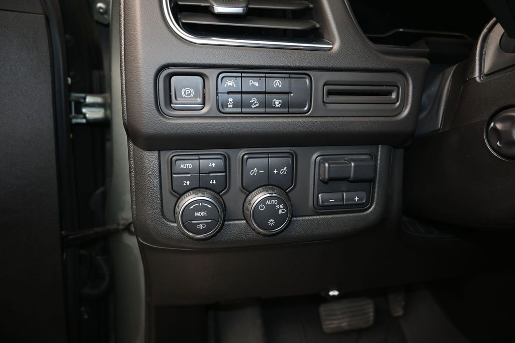 Used 2023 Chevrolet Tahoe Z71 w/ Z71 Off-Road Package AWD/4WD image 13