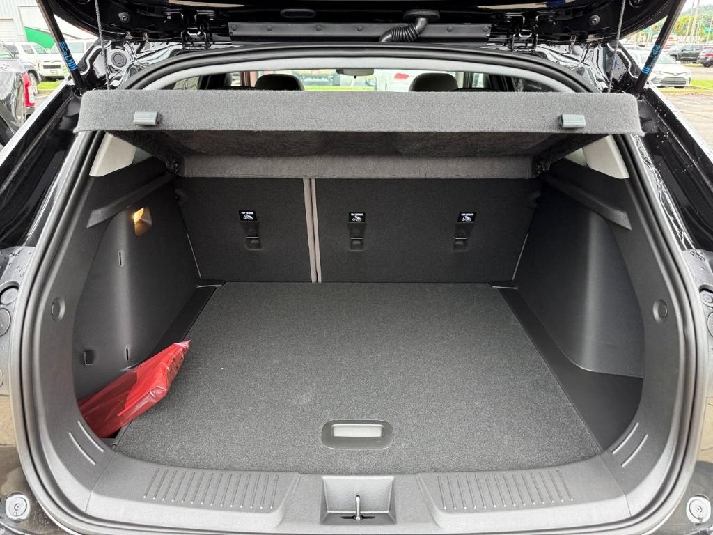 New 2026 Chevrolet Trax ACTIV w/ Sunroof Package FWD image 18