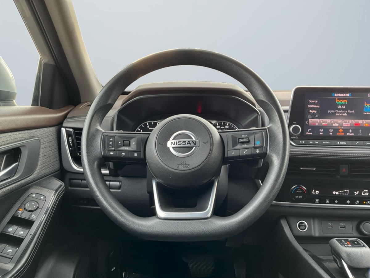 Used 2021 Nissan Rogue SV FWD image 11