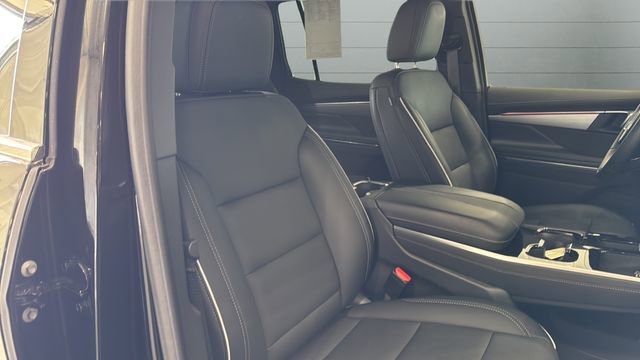 Used 2025 Buick Enclave Preferred AWD/4WD image 32
