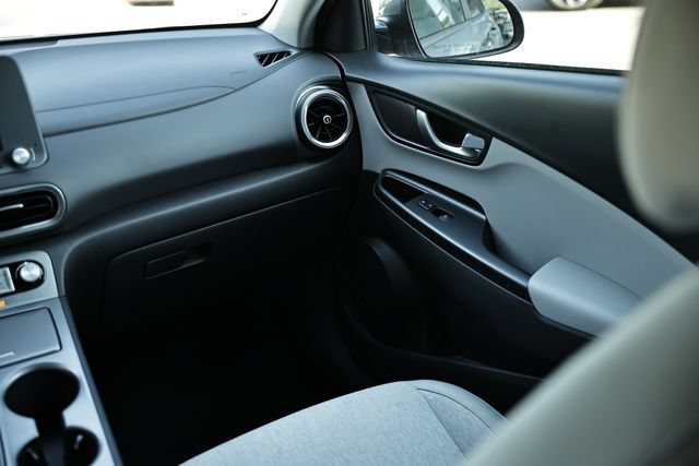 Used 2023 Hyundai Kona SE w/ Cargo Package FWD image 28