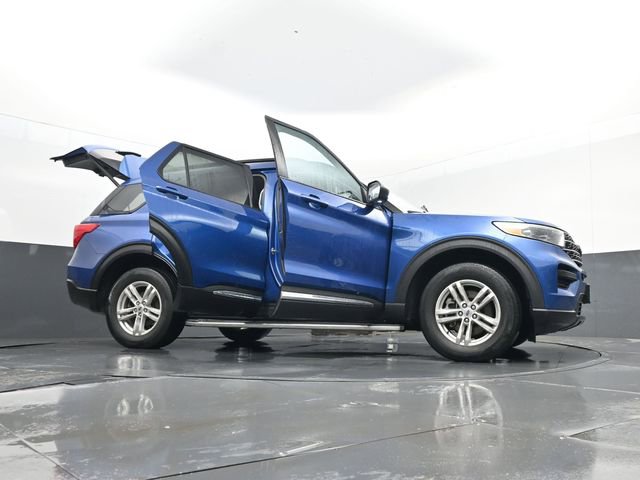Used 2023 Ford Explorer XLT image 33