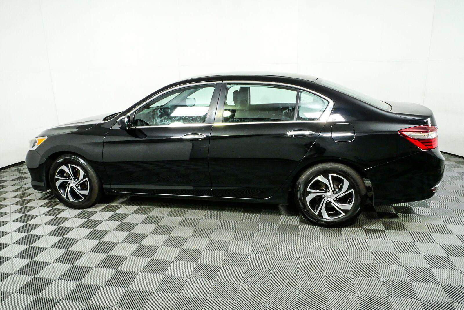 Used 2016 Honda Accord LX image 26