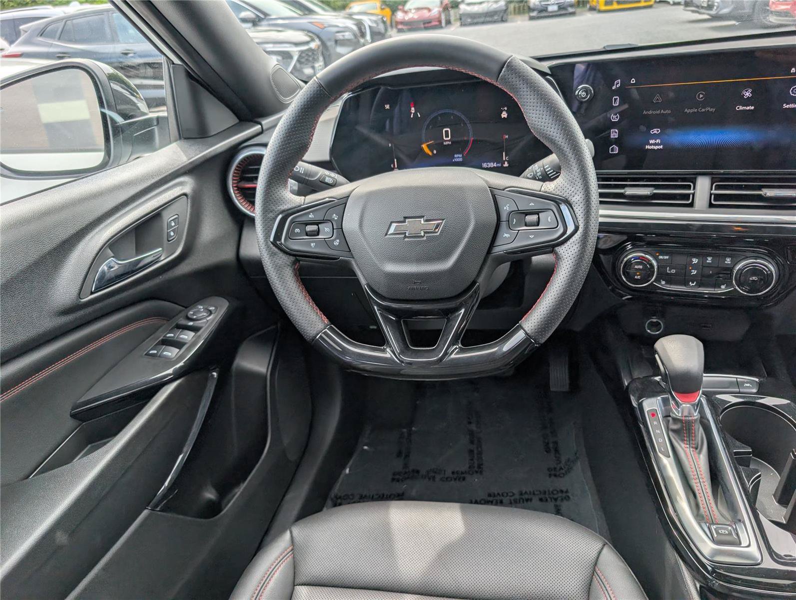 Used 2024 Chevrolet Trax RS w/ Sunroof Package FWD image 17
