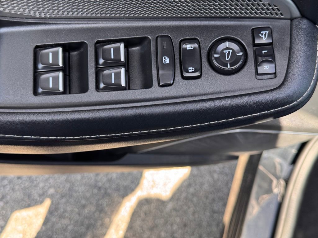 Used 2022 Acura MDX SH-AWD w/ Technology Package image 17