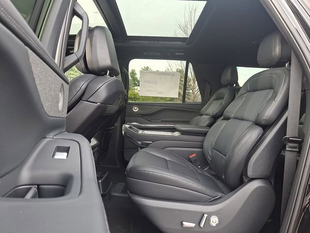 New 2026 Lincoln Navigator L Reserve w/ Jet Appearance Package AWD/4WD image 5