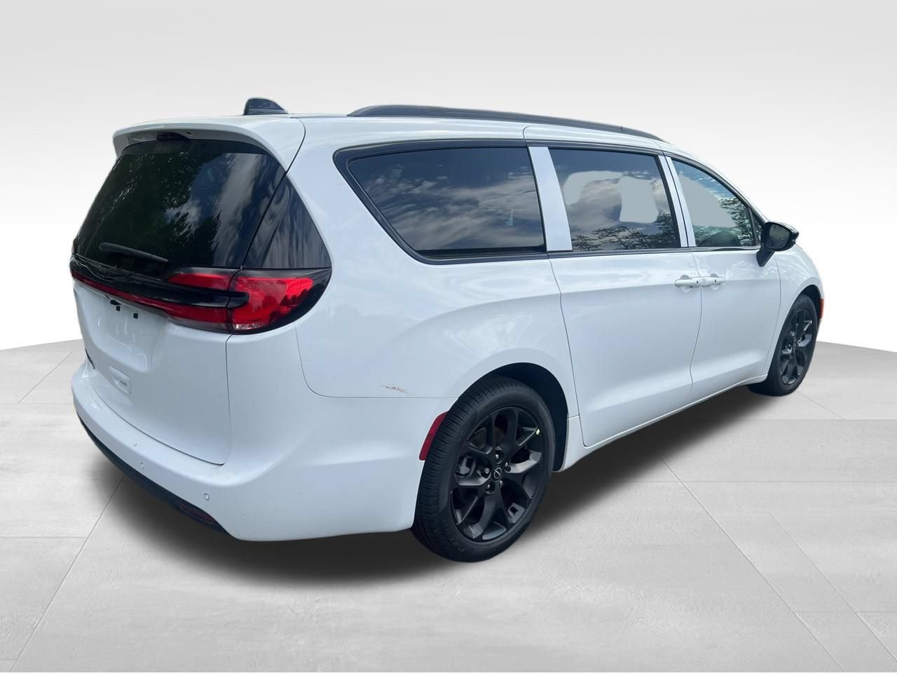 New 2026 Chrysler Pacifica Select w/ S Appearance Package FWD image 6