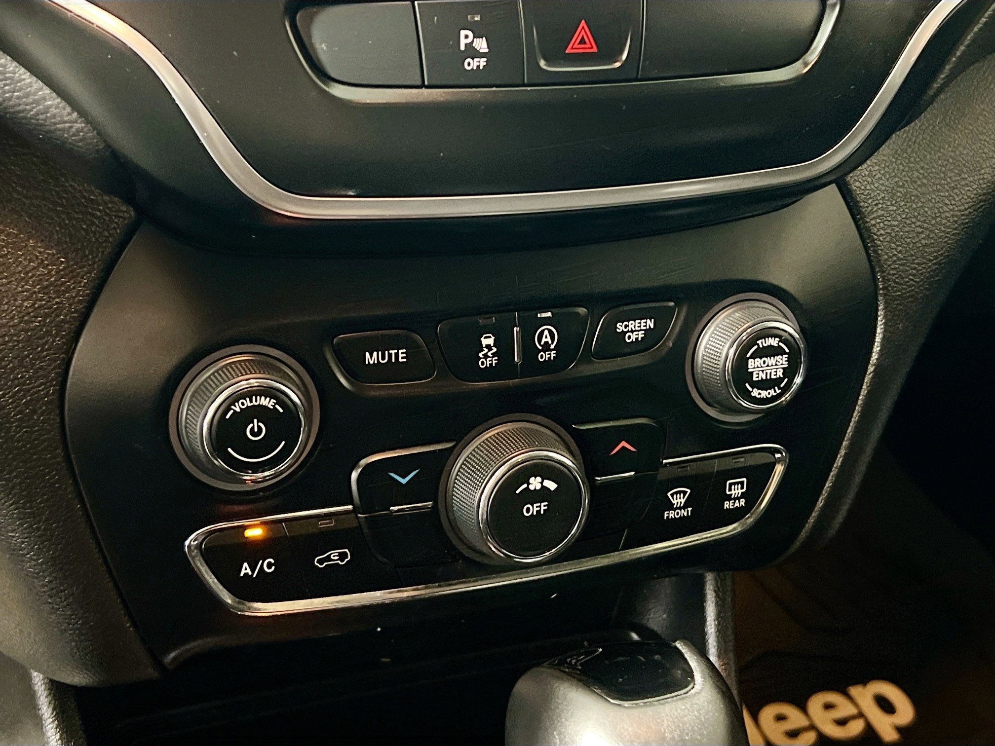 Used 2020 Jeep Cherokee Latitude Plus image 27