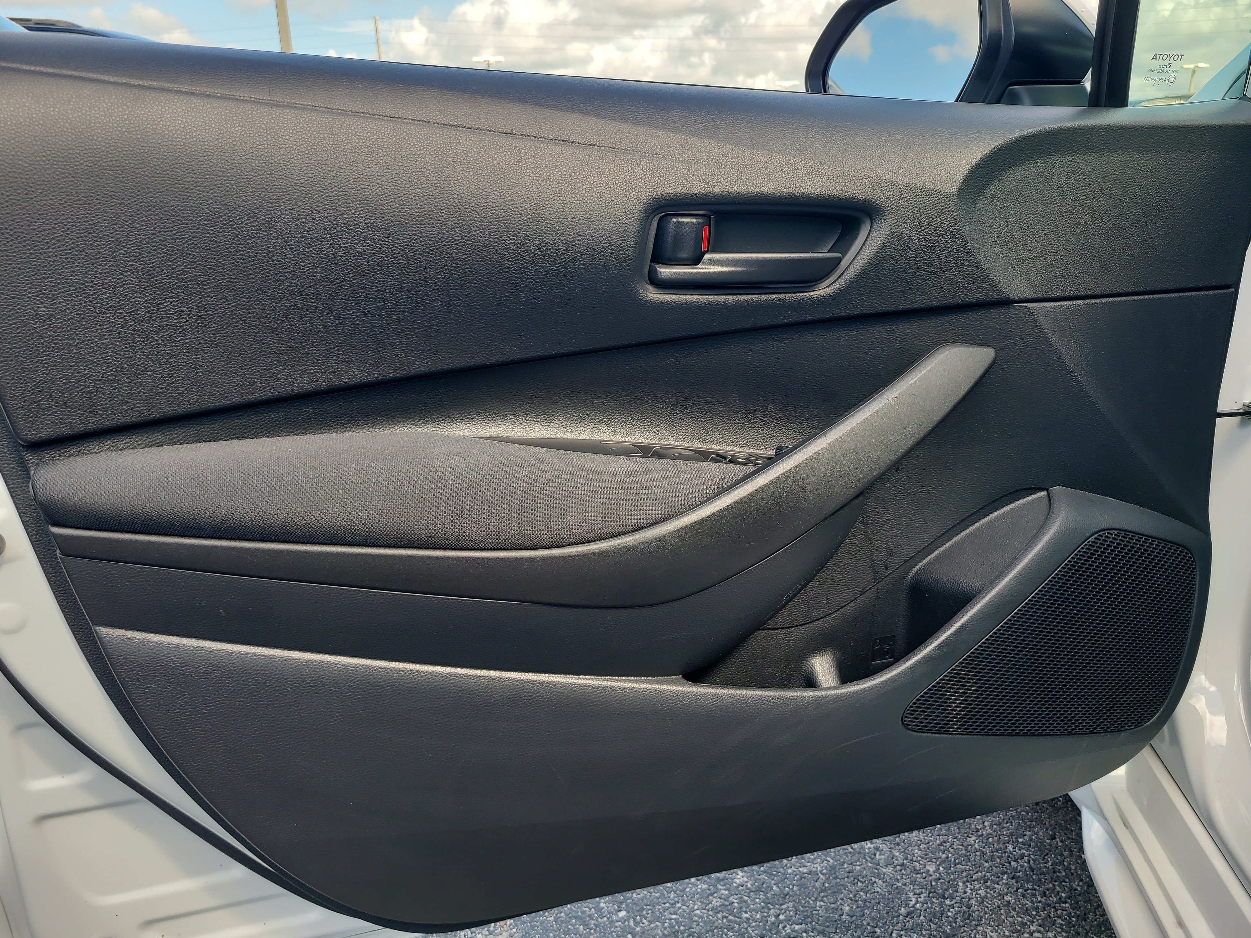 Used 2025 Toyota Corolla LE FWD image 15