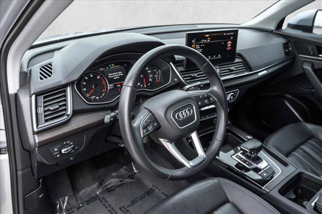 Used 2022 Audi Q5 2.0T Premium w/ Convenience Package AWD/4WD image 10