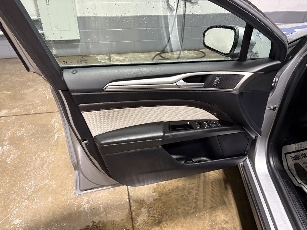 Used 2020 Ford Fusion SE w/ Equipment Group 151A image 21