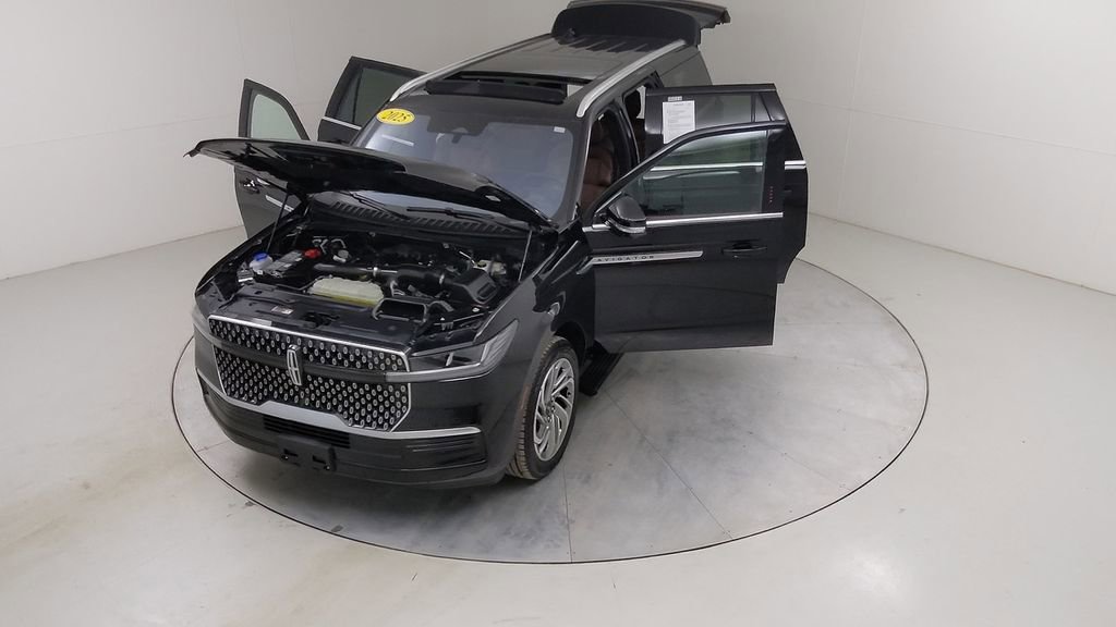 Used 2025 Lincoln Navigator L Reserve image 50