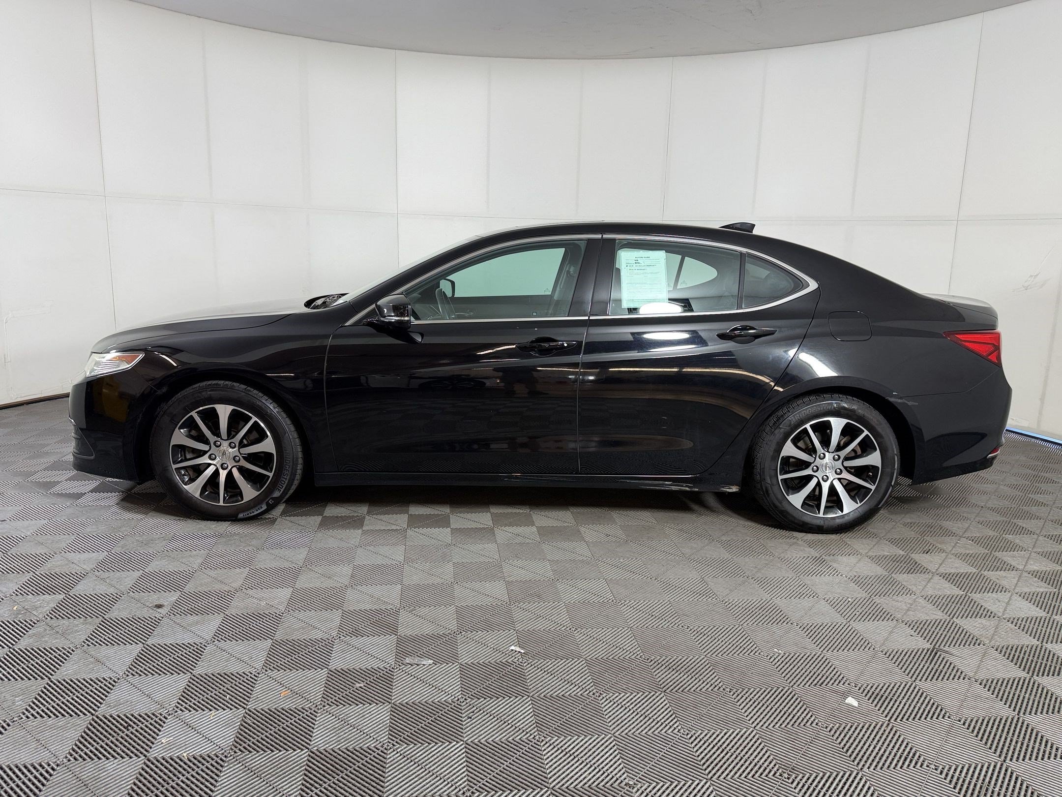Used 2016 Acura TLX FWD image 2