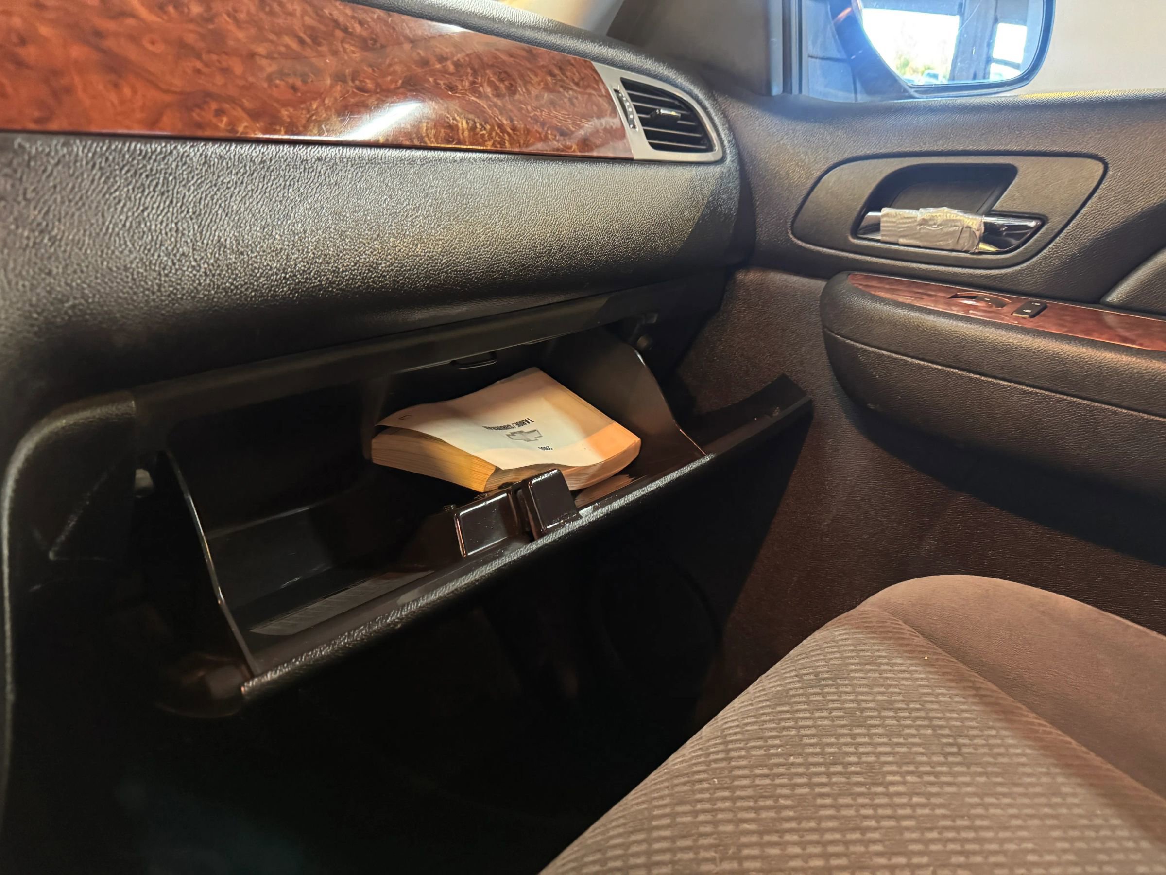 Used 2008 Chevrolet Suburban LT w/ Convenience Package 1 image 21