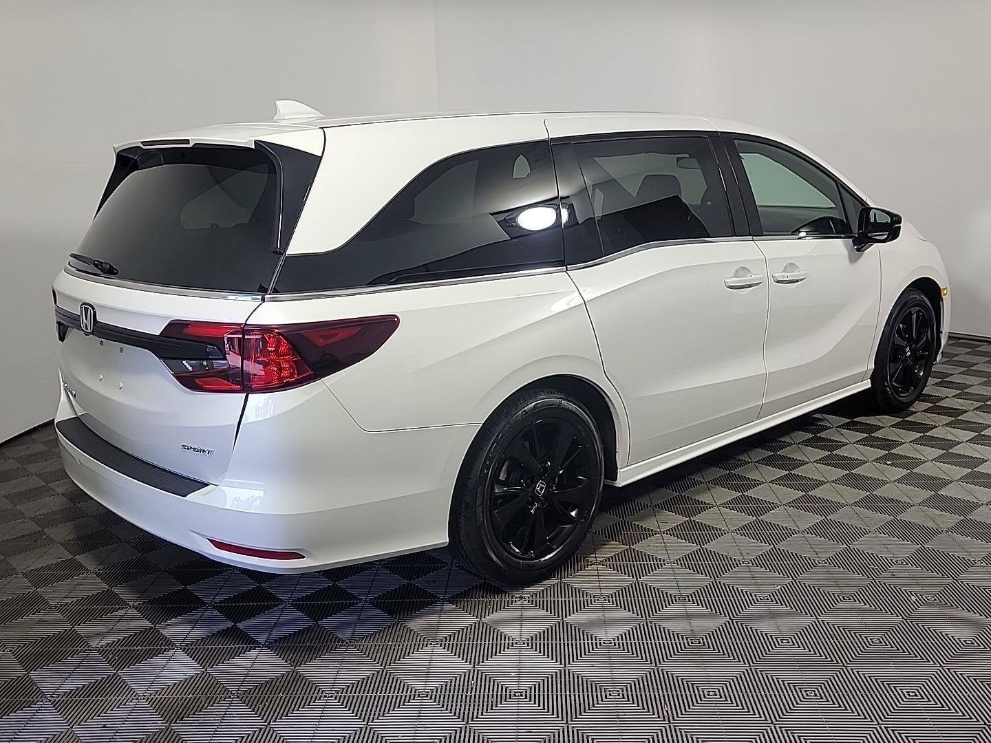 Certified 2023 Honda Odyssey Sport image 4