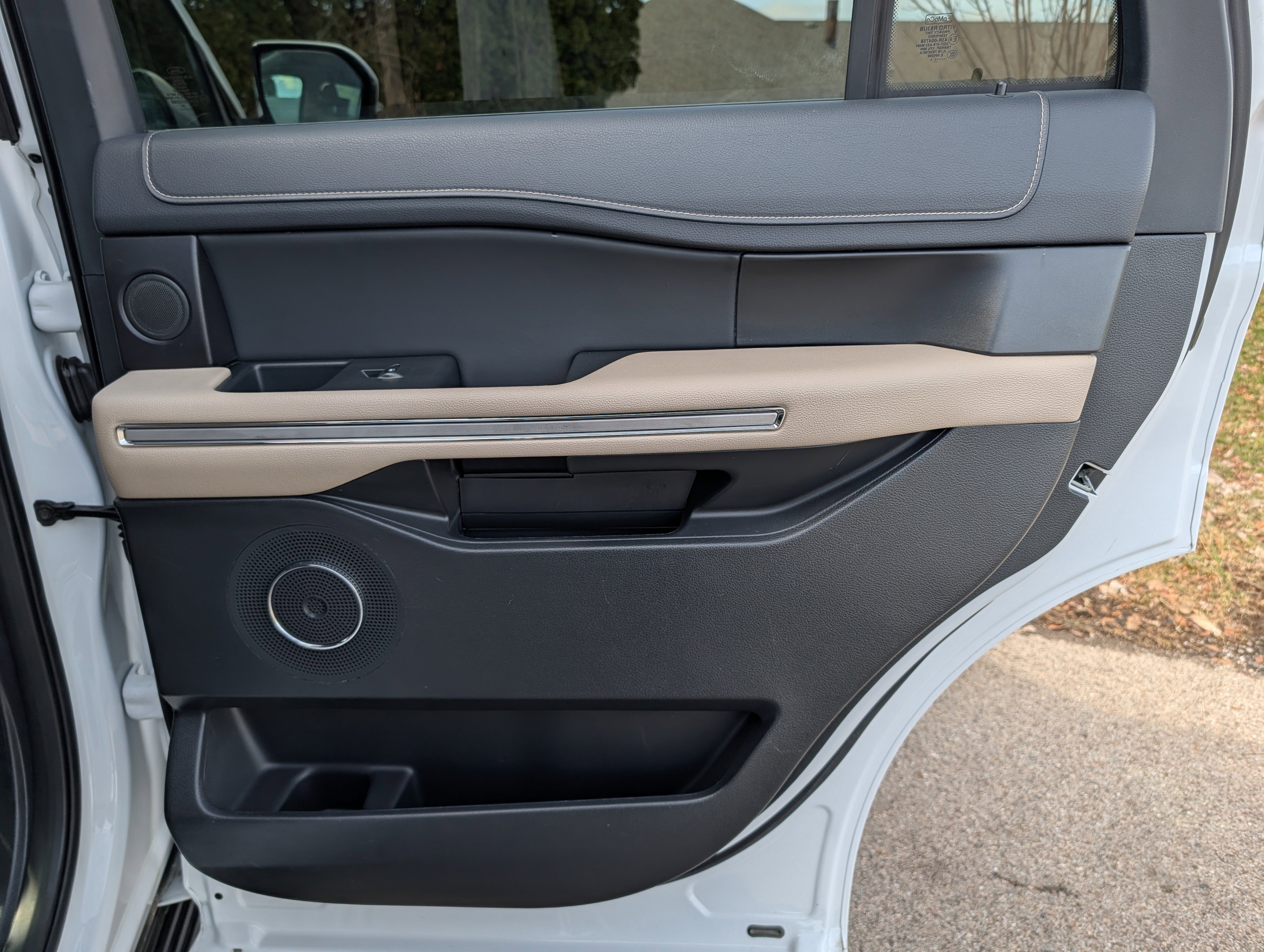 Used 2024 Ford Expedition Limited image 40