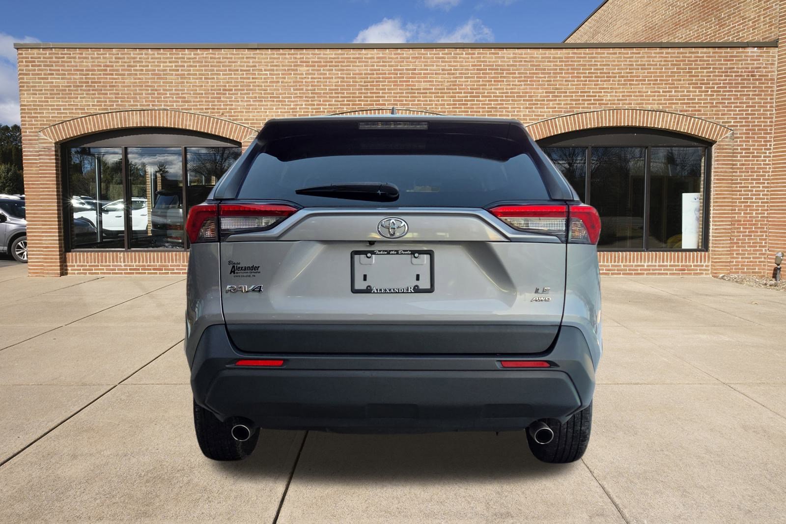 Used 2020 Toyota RAV4 LE image 4