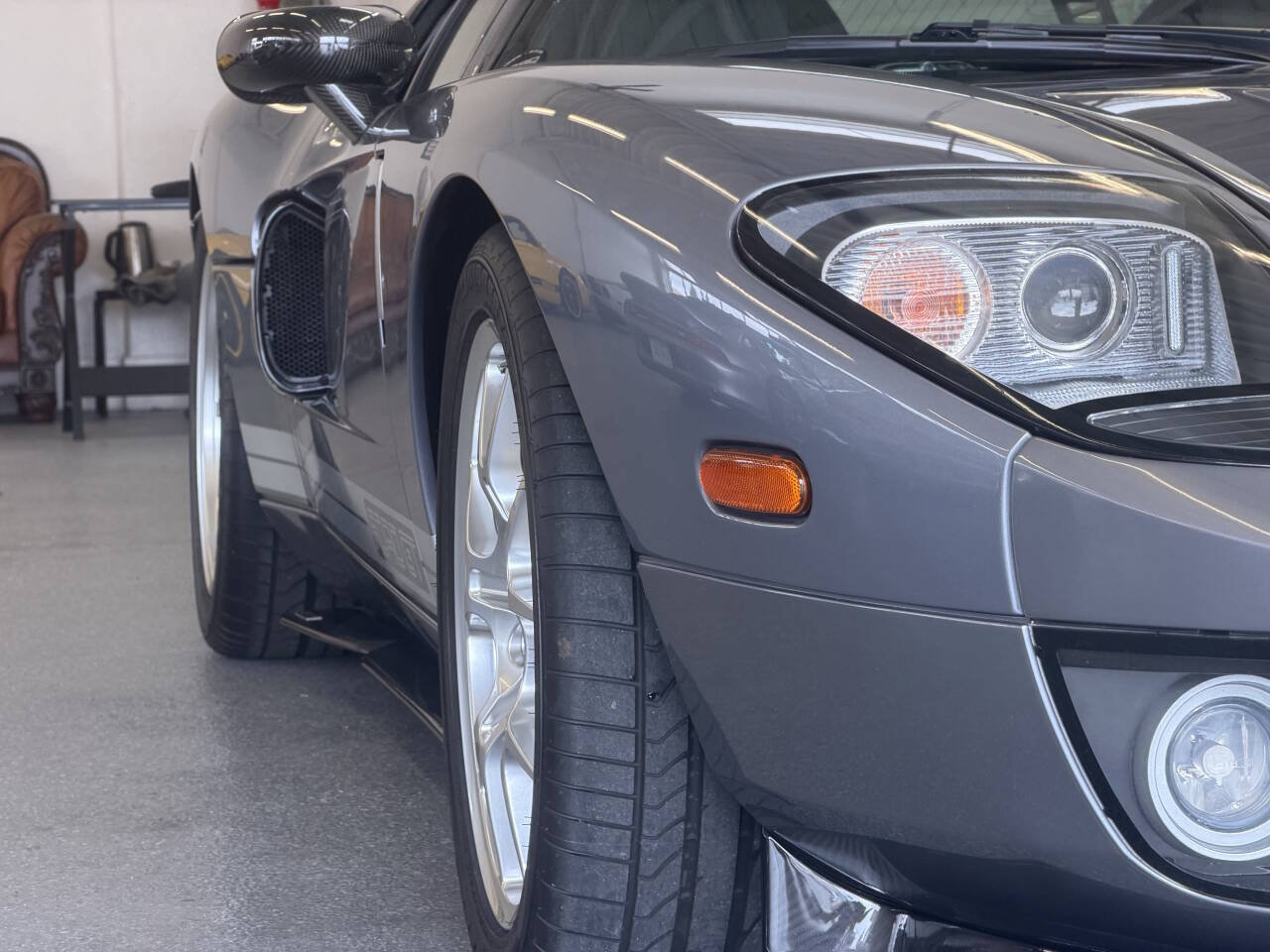 Used 2006 Ford GT RWD image 9
