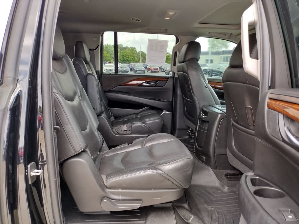 Used 2019 Cadillac Escalade ESV Luxury AWD/4WD image 22