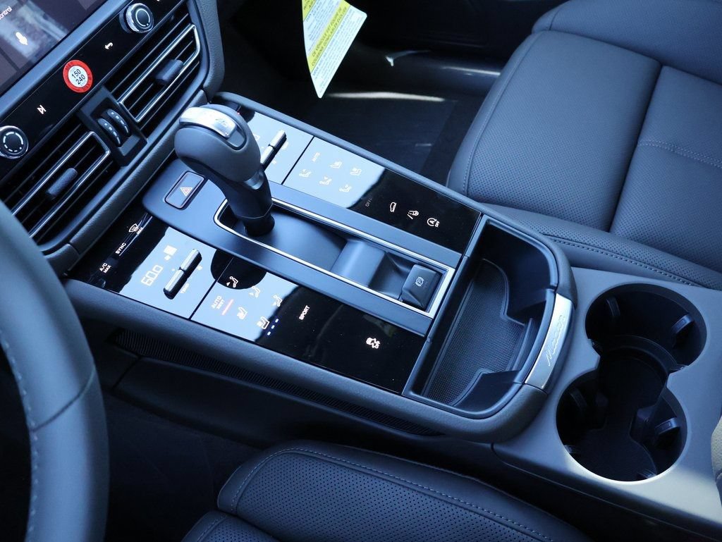 Certified 2026 Porsche Macan AWD/4WD image 24