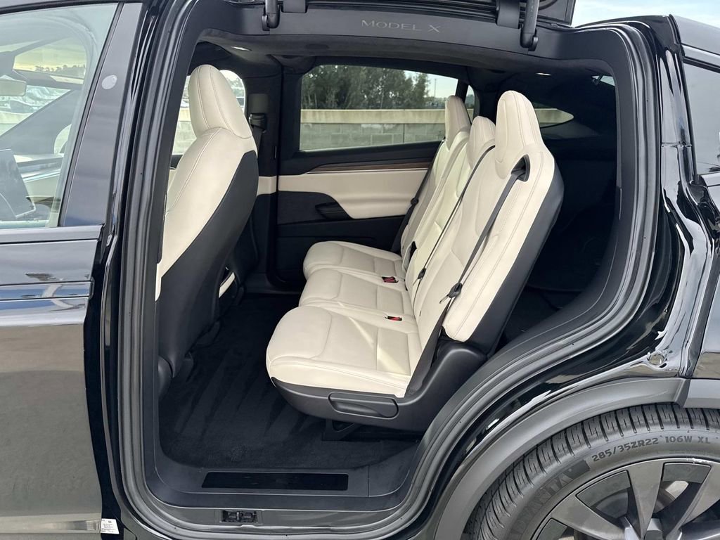 Used 2022 Tesla Model X image 8