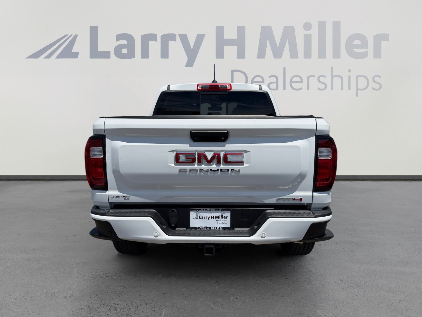 Used 2024 GMC Canyon AT4 w/ Technology Package AWD/4WD image 4