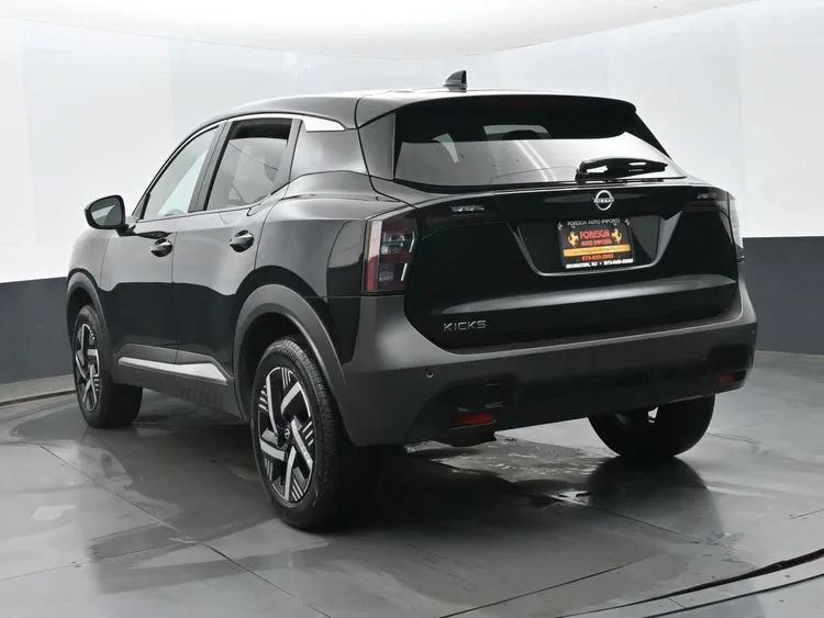 Used 2025 Nissan Kicks SV FWD image 9