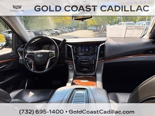 Used 2018 Cadillac Escalade Luxury AWD/4WD image 10