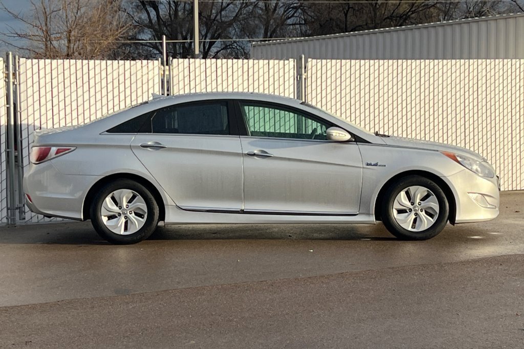 Used 2013 Hyundai Sonata Hybrid image 3