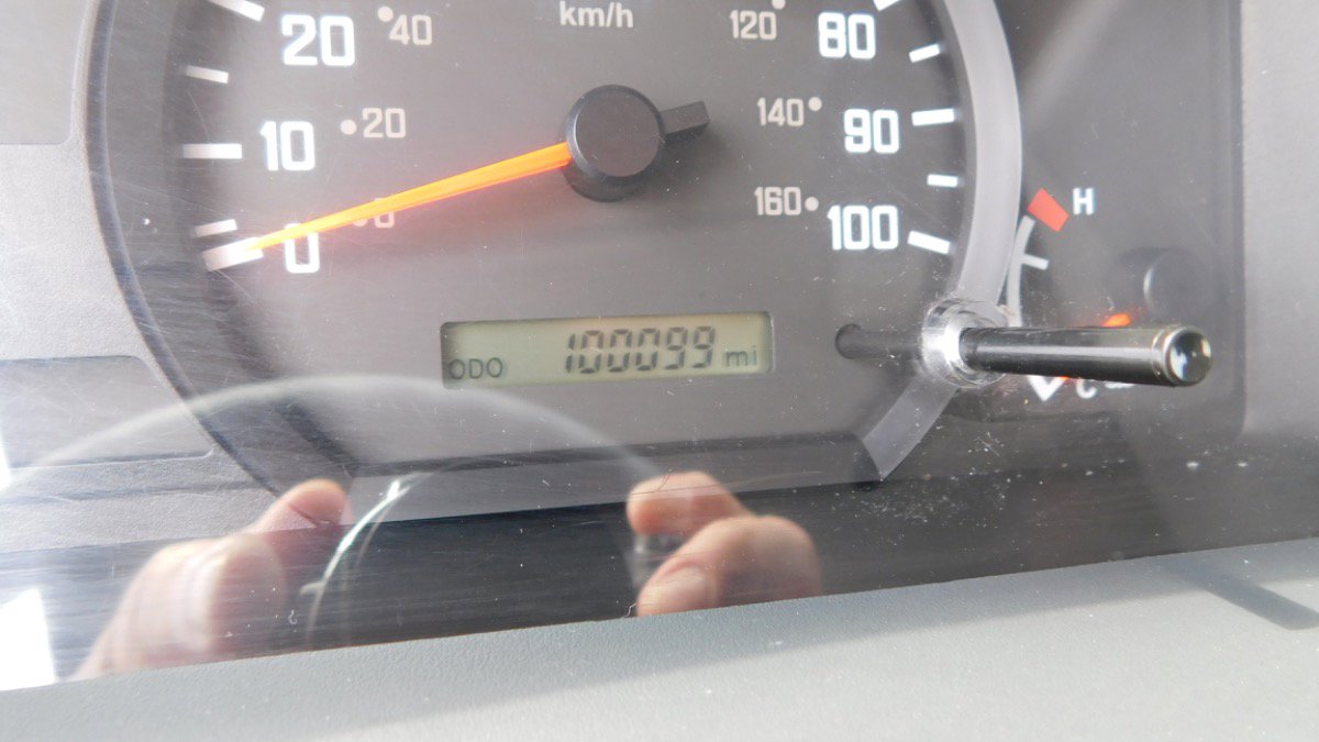 Used 2020 Isuzu NPR image 12