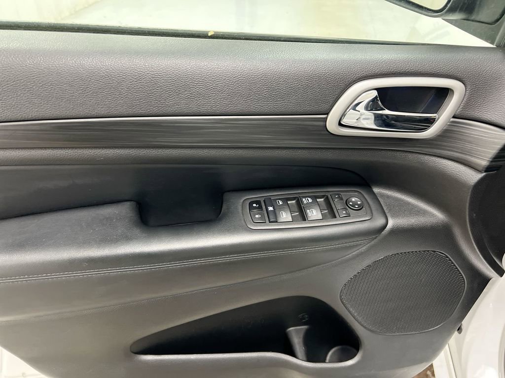 Used 2022 Jeep Grand Cherokee Laredo X image 21