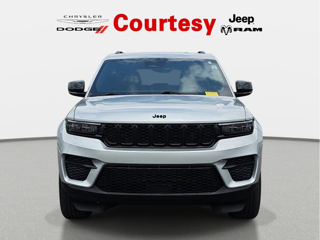 Certified 2025 Jeep Grand Cherokee Altitude AWD/4WD image 9