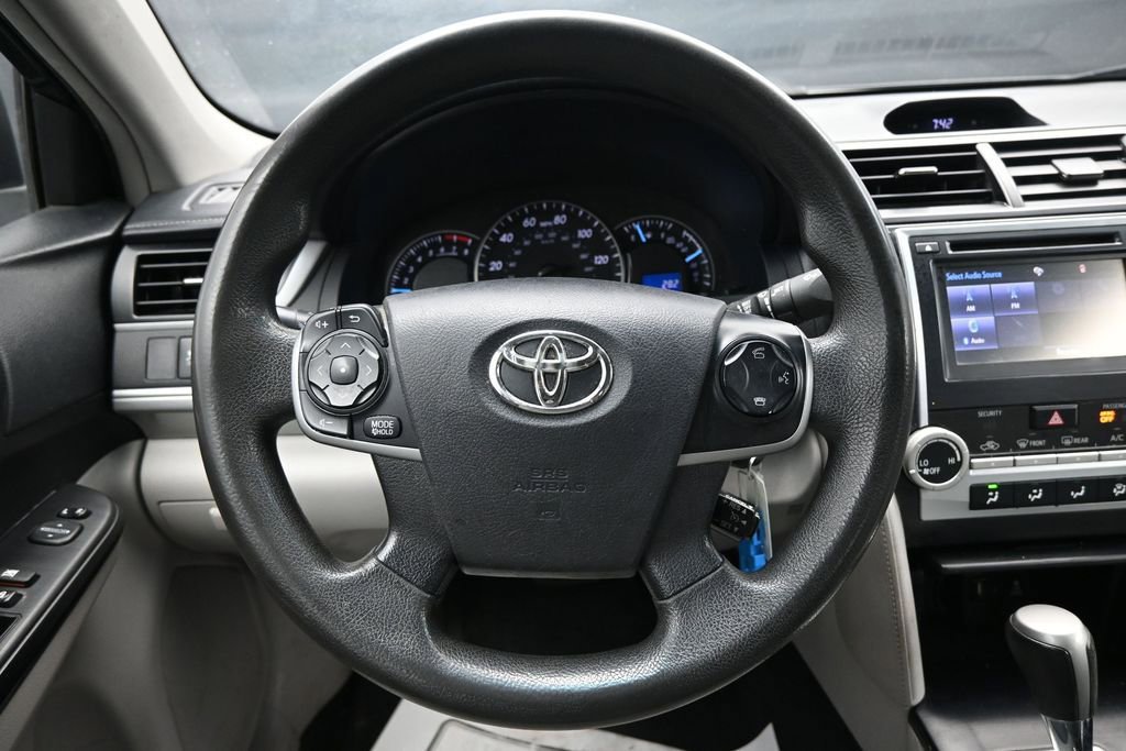 Used 2014 Toyota Camry LE FWD image 14