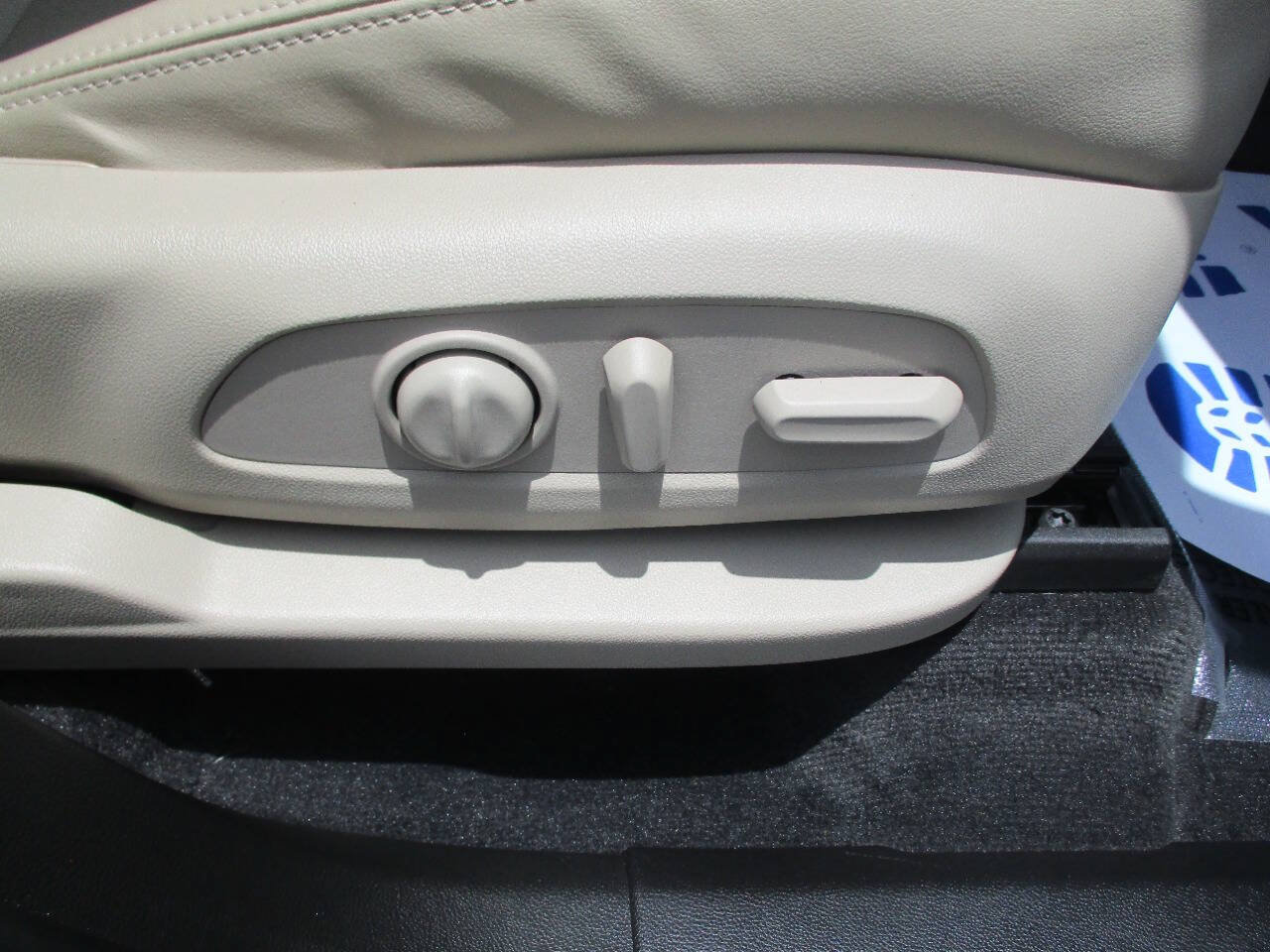 Used 2020 Buick Enclave Essence w/ LPO, Luxury Package FWD image 35